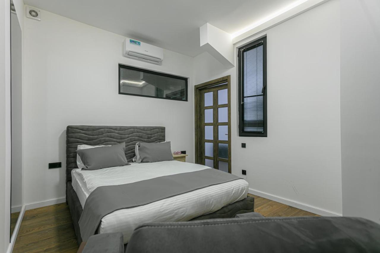Luxe Apartment In Center Yerevan Exterior photo