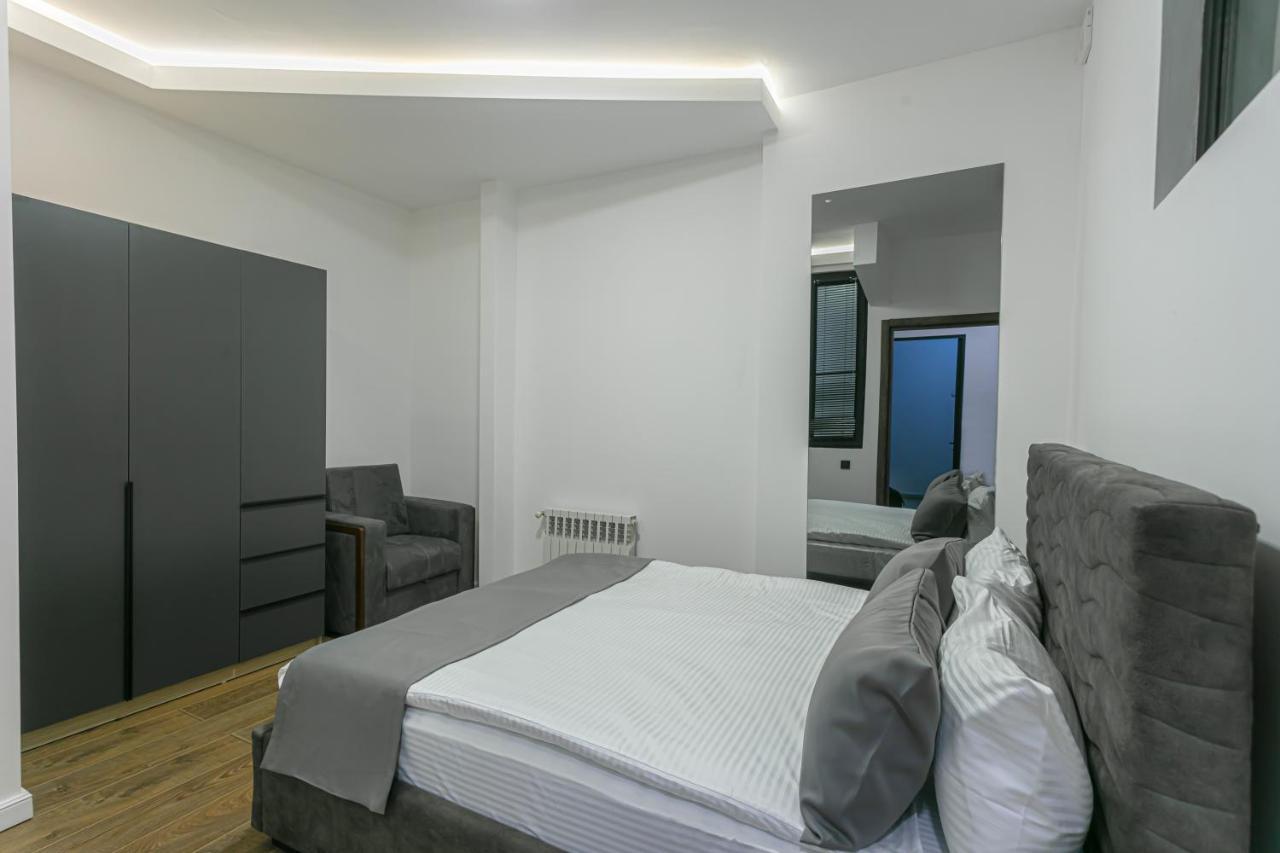 Luxe Apartment In Center Yerevan Exterior photo